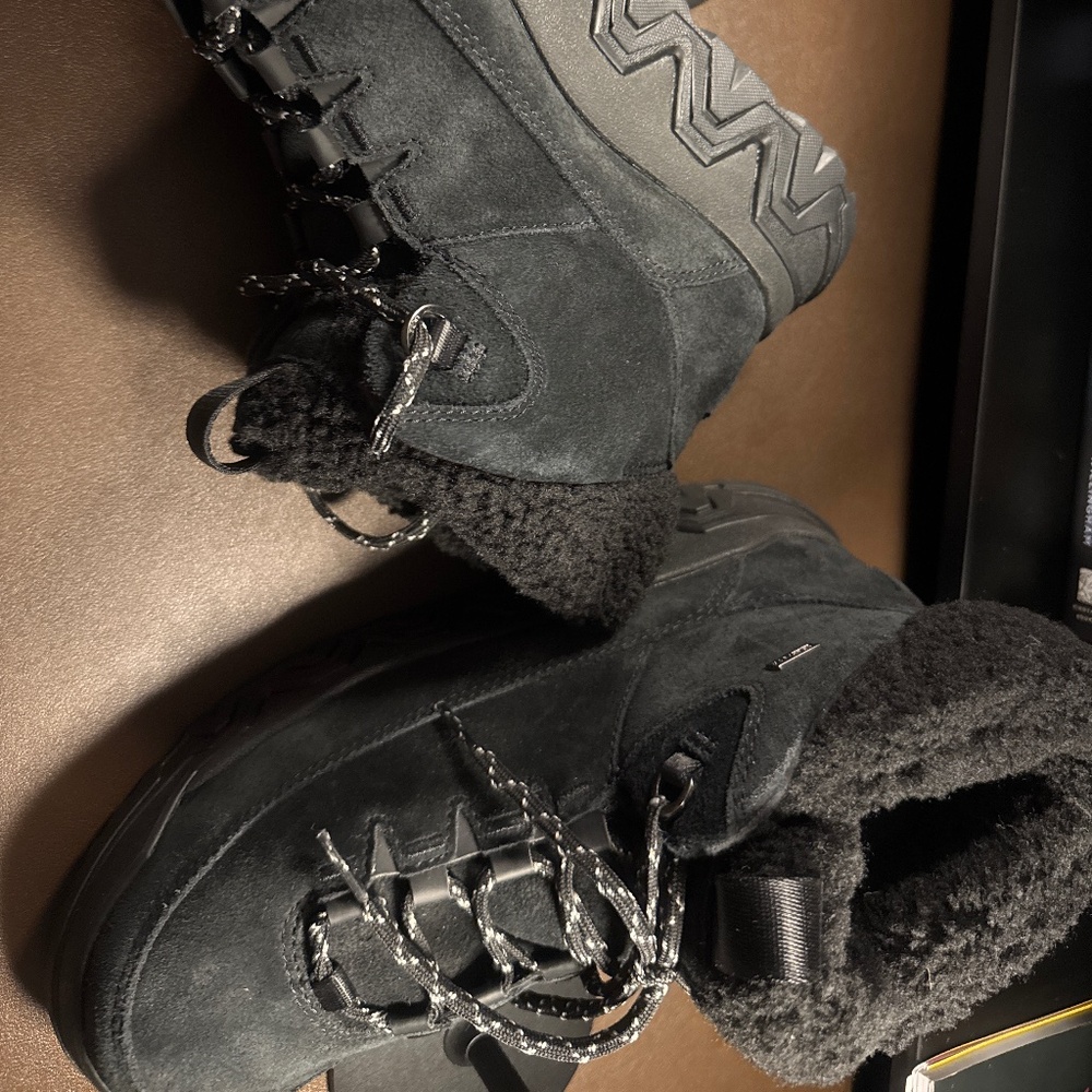 UGG Women's Terretrail Cozy Lace